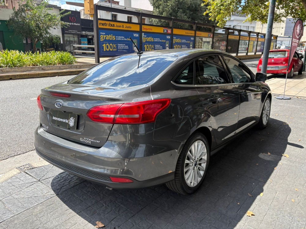 Ford Focus III Titanium sedan — foto 15